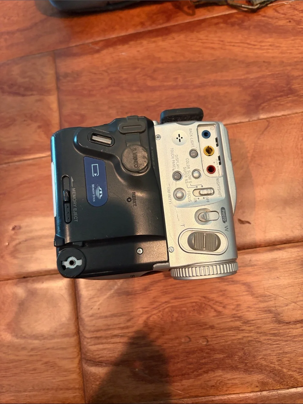 2002 Sony DCR-PC101 MiniDV Handy-Cam Digital Camcorder